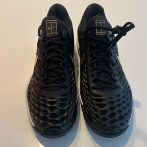 Brand New mens size 11.5 Nike Air Zoom Cage 3